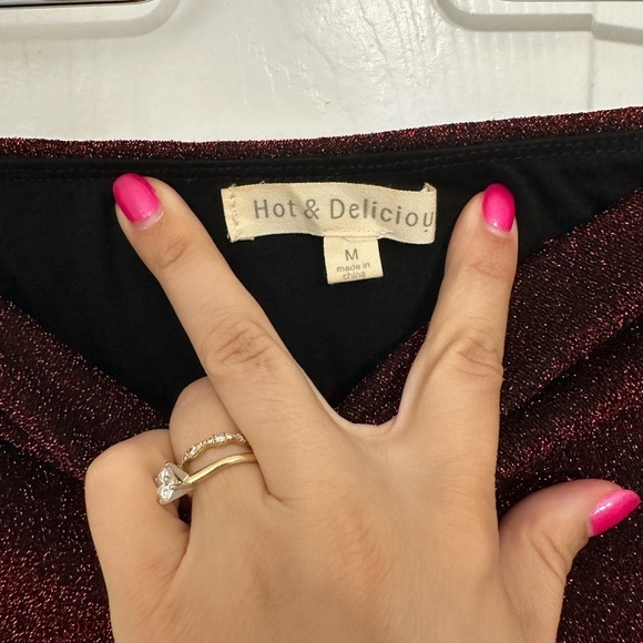 Hot & Delicious Women’s Crop Tube Top Medium Red Sparkle Shimmer Festival Y2K - Picture 5 of 5